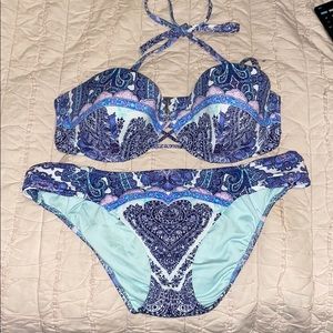 Printed strapless bikini with removable straps